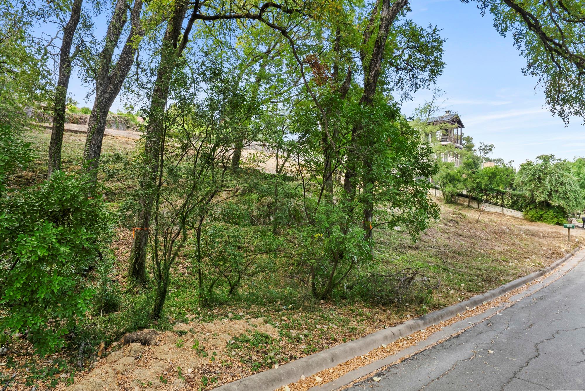 502 Westbrook DR