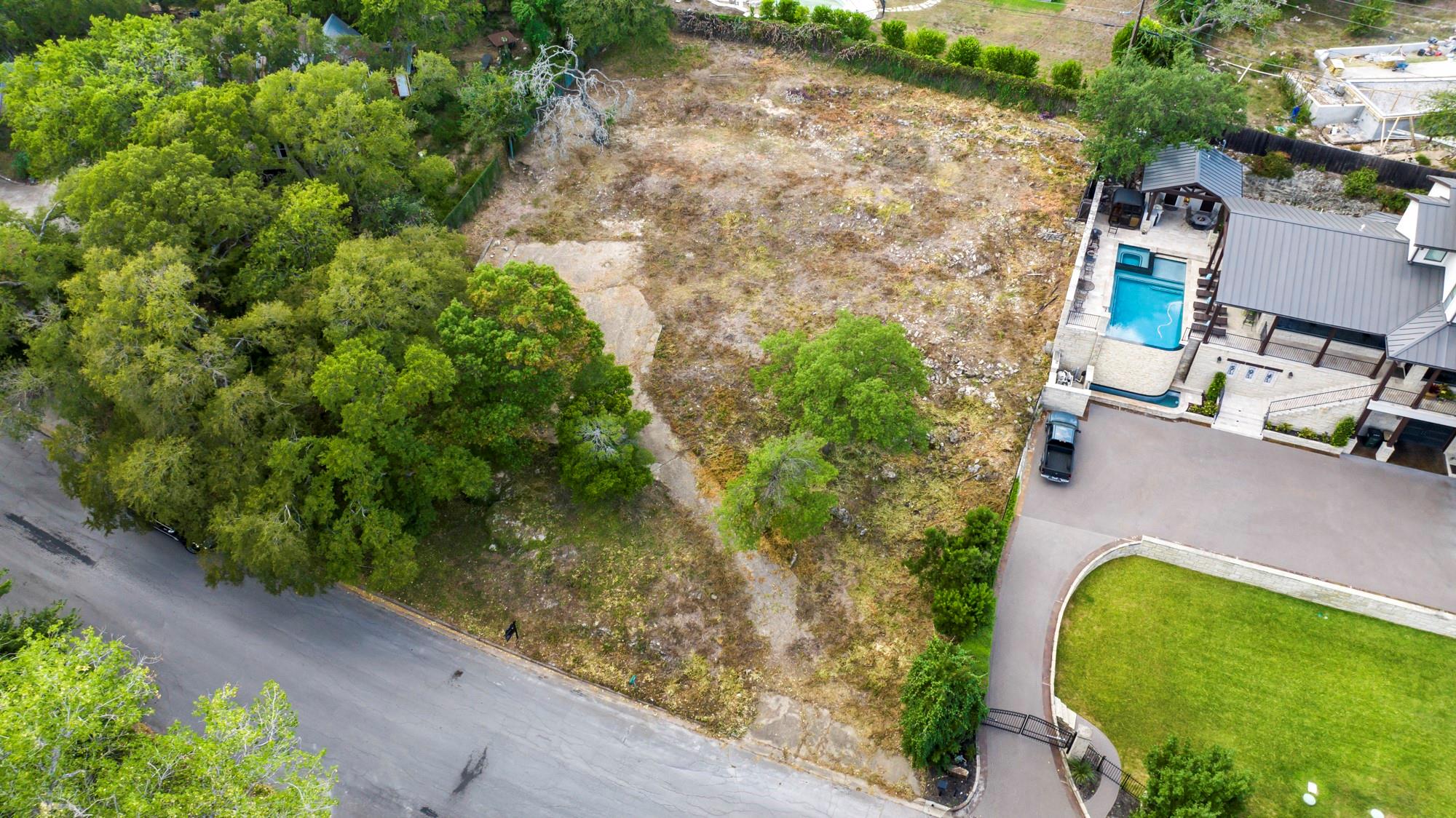 502 Westbrook DR