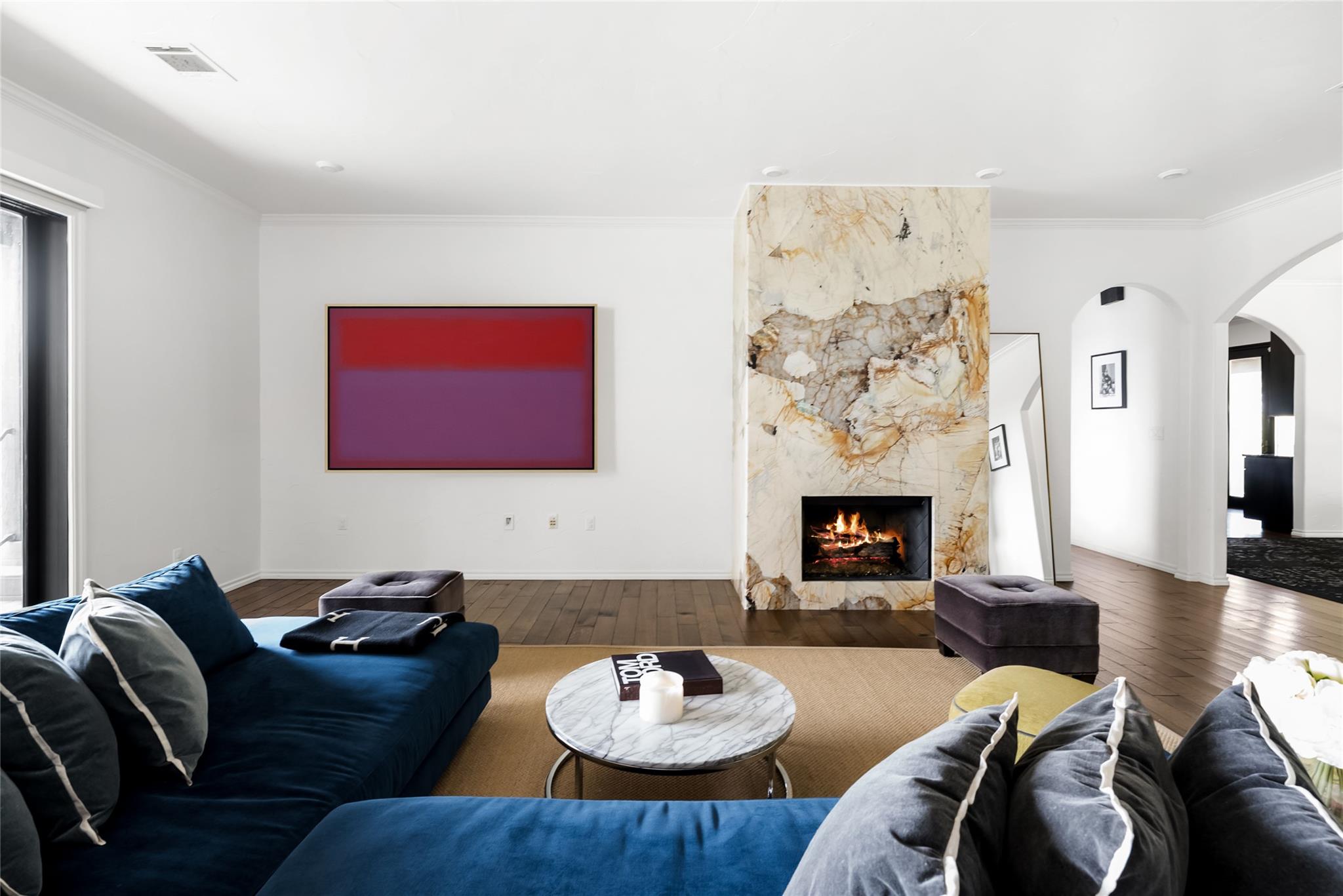 411 SKYLINE DR