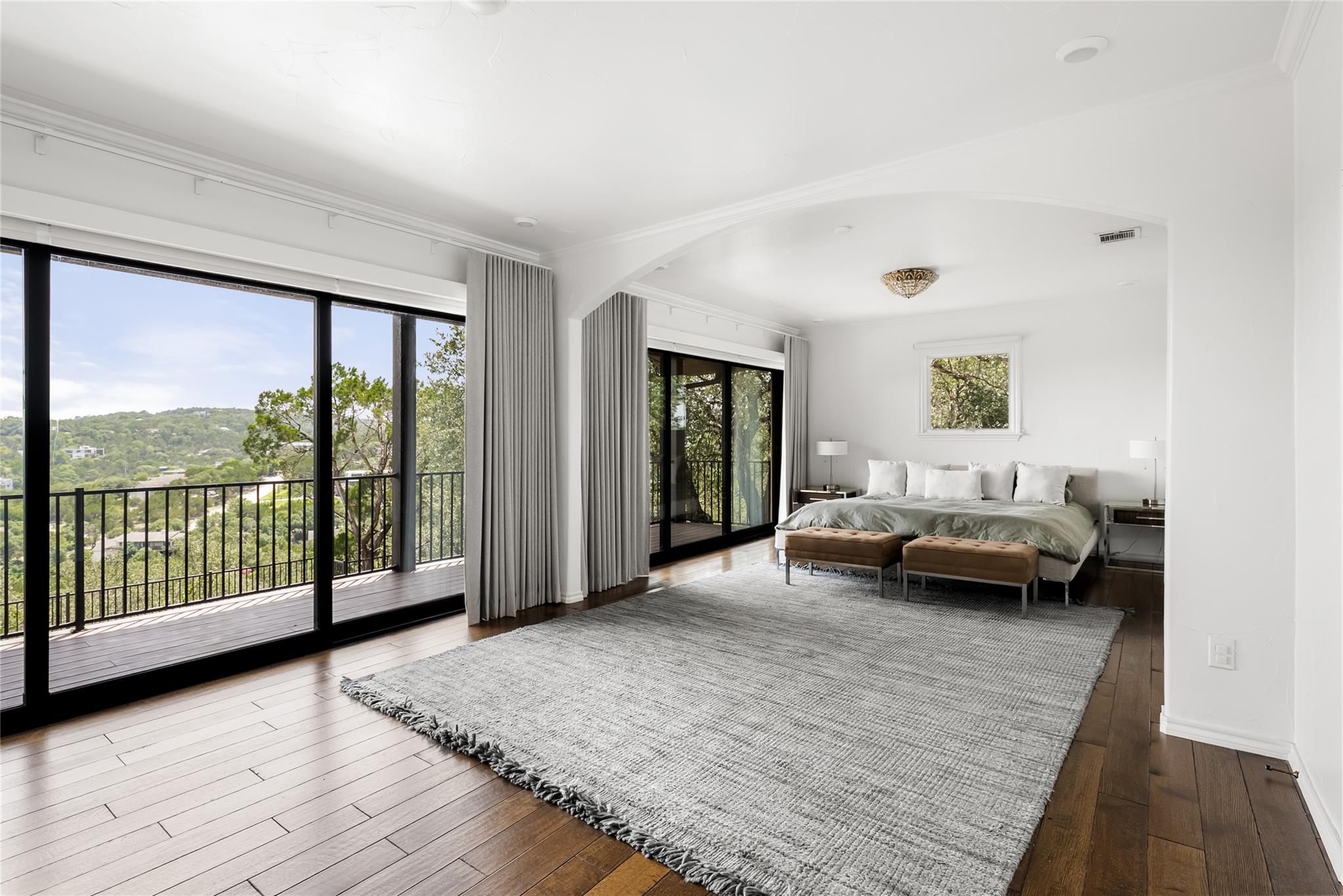 411 SKYLINE DR