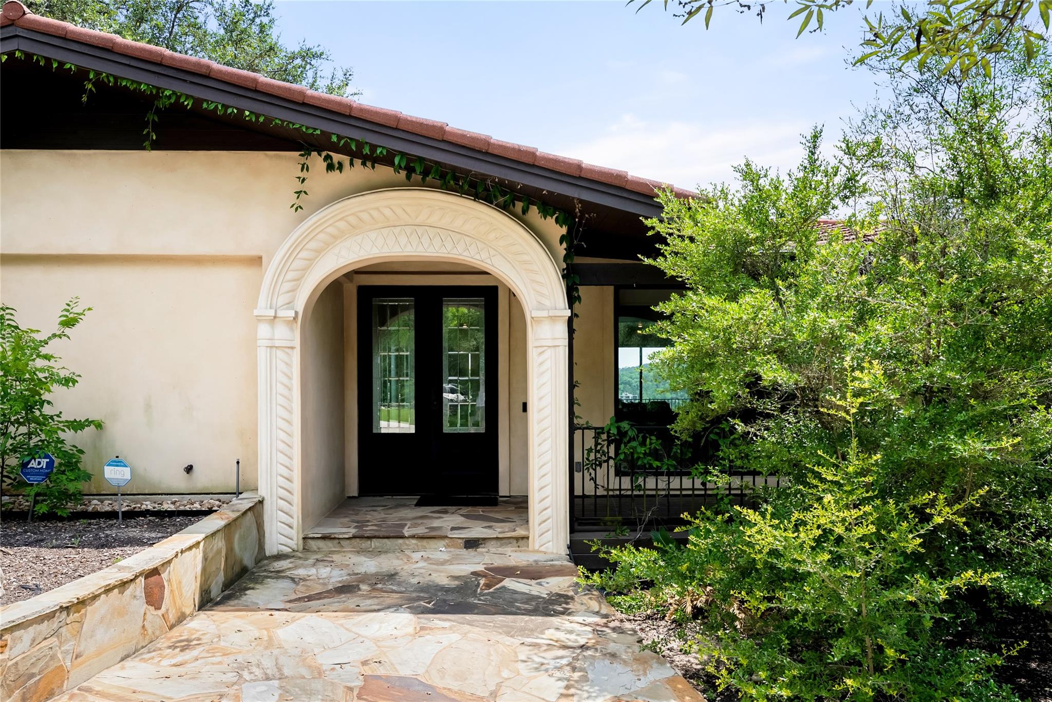 411 SKYLINE DR