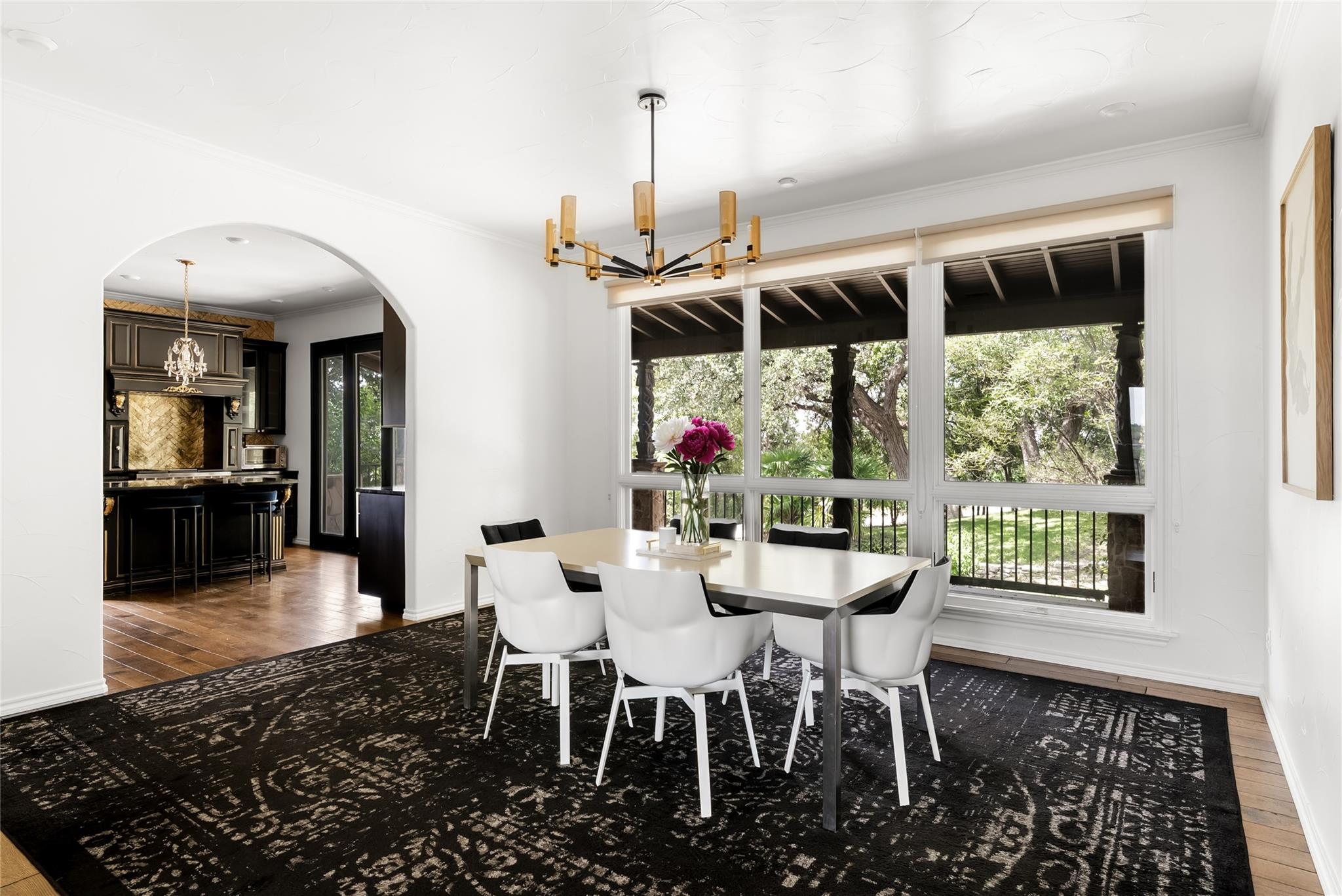 411 SKYLINE DR