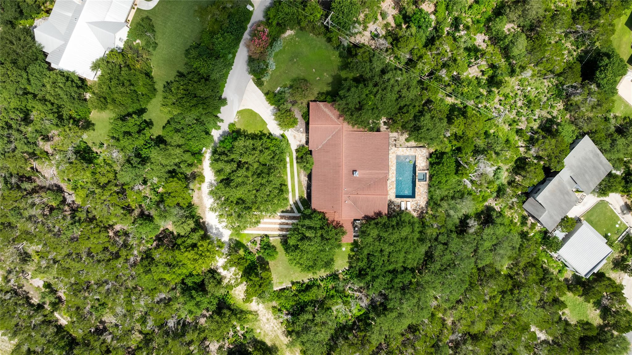 411 SKYLINE DR