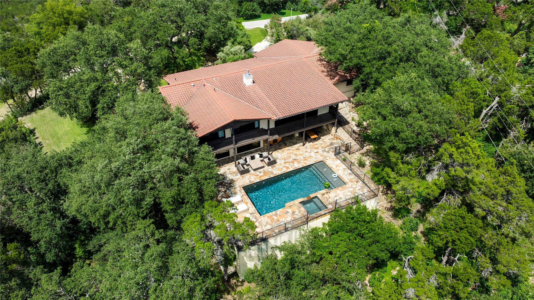 411 SKYLINE DR