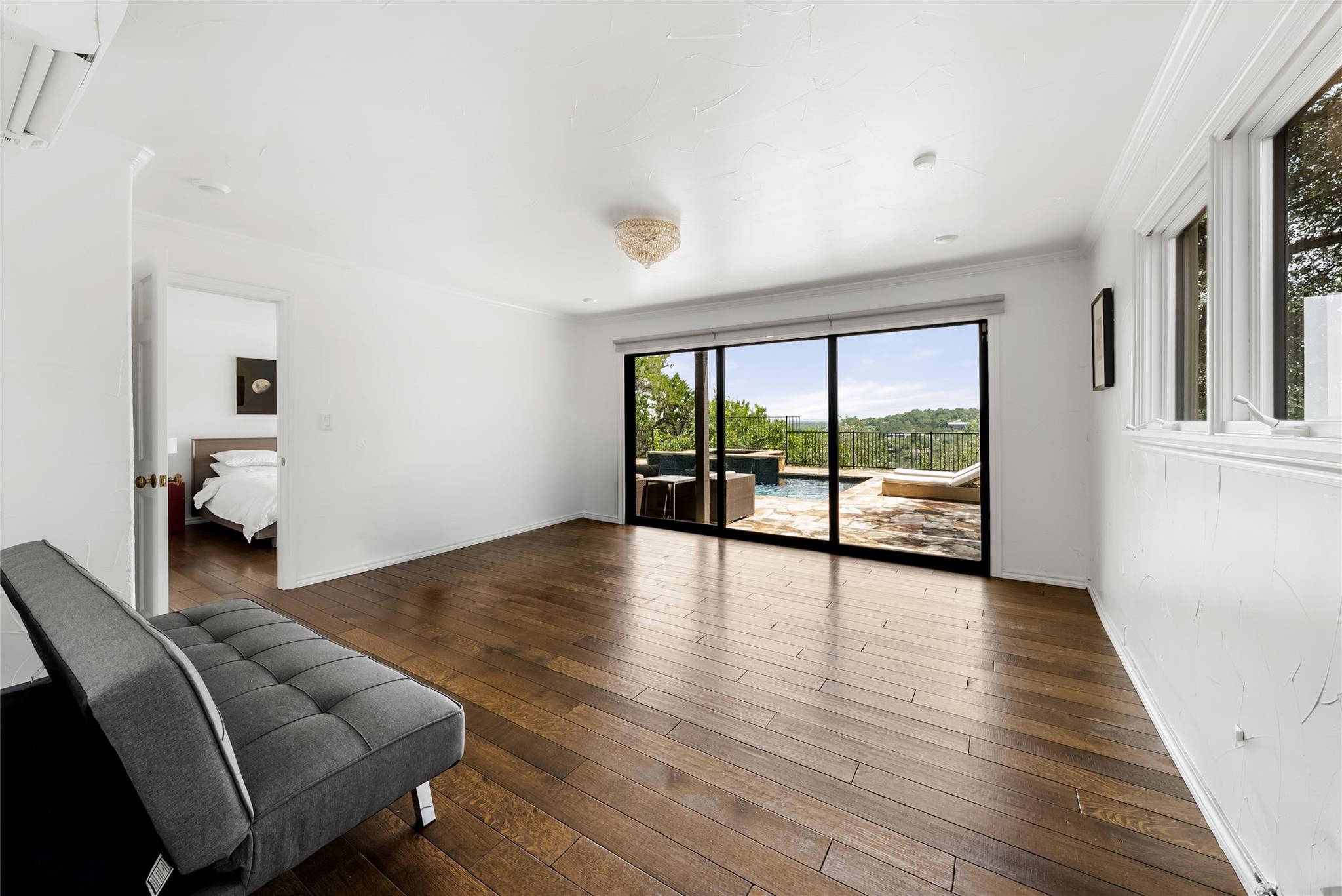 411 SKYLINE DR