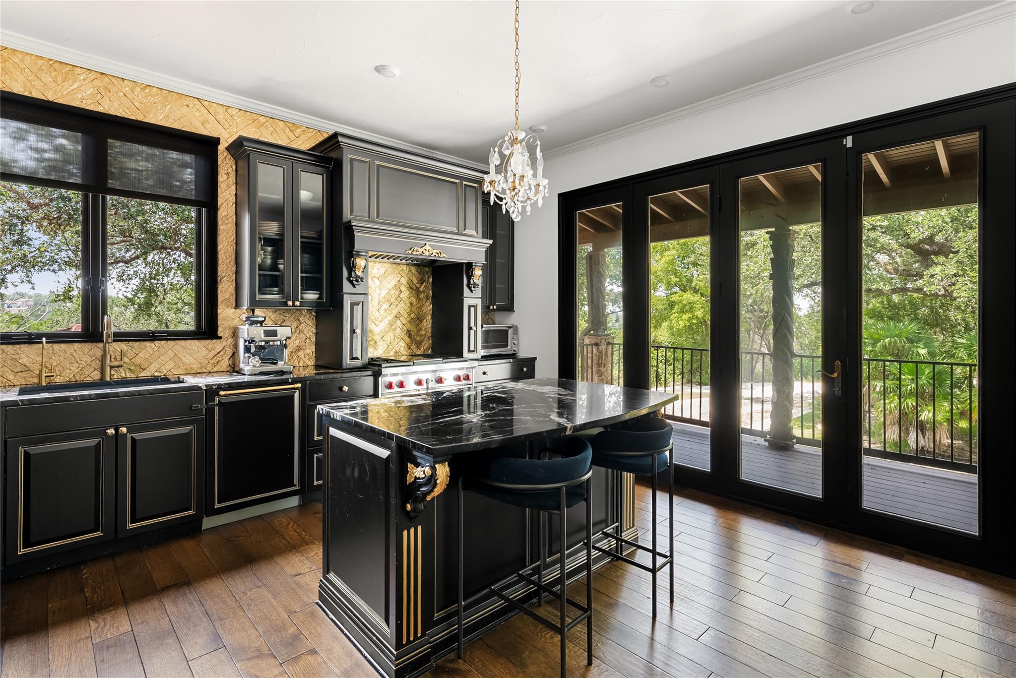 411 SKYLINE DR