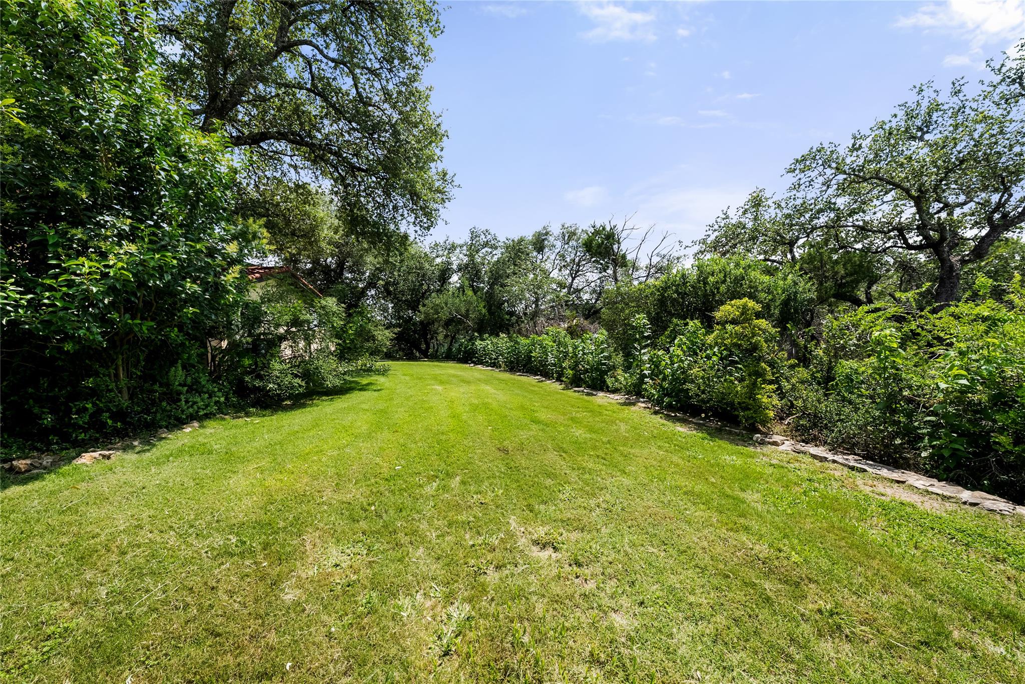 411 SKYLINE DR