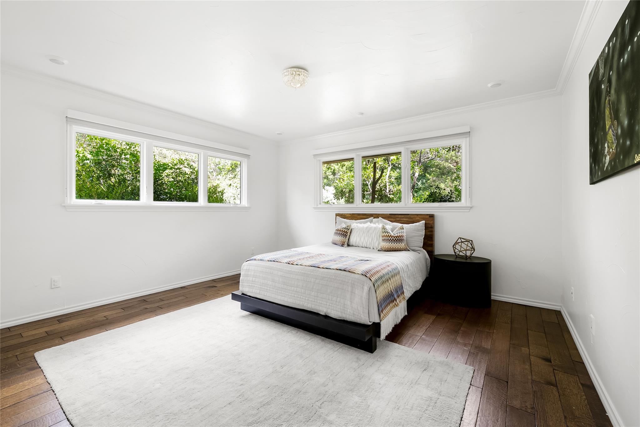 411 SKYLINE DR