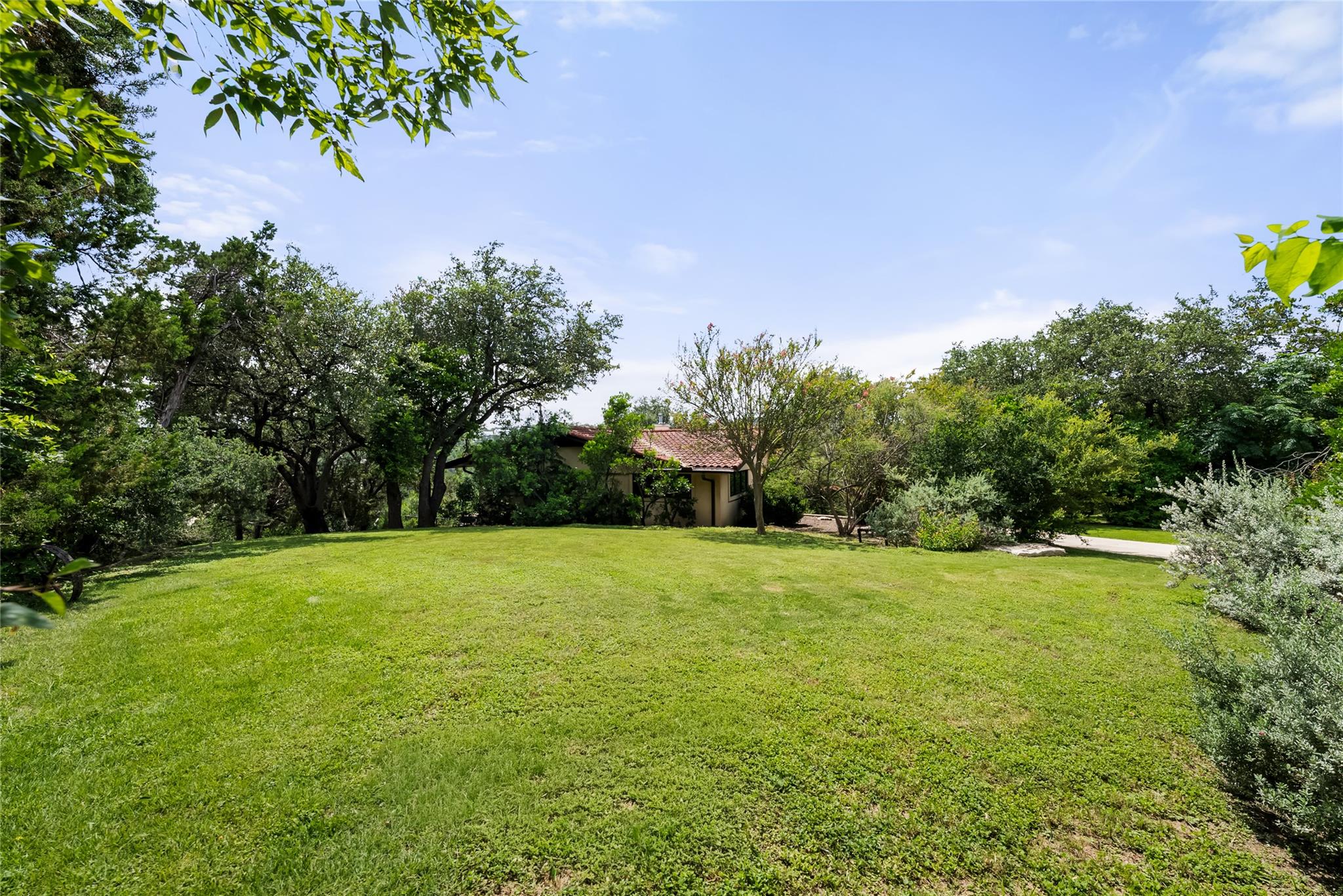 411 SKYLINE DR