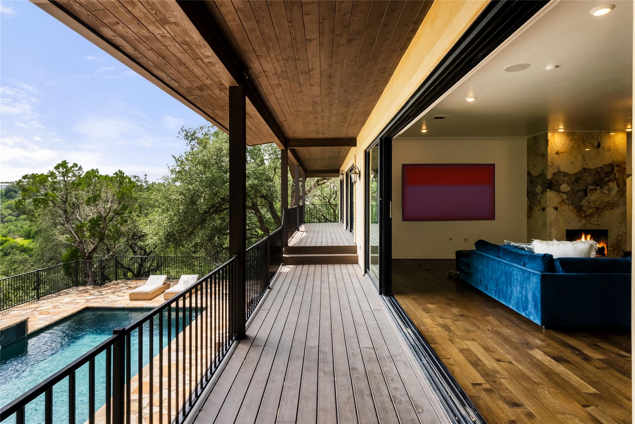 411 SKYLINE DR