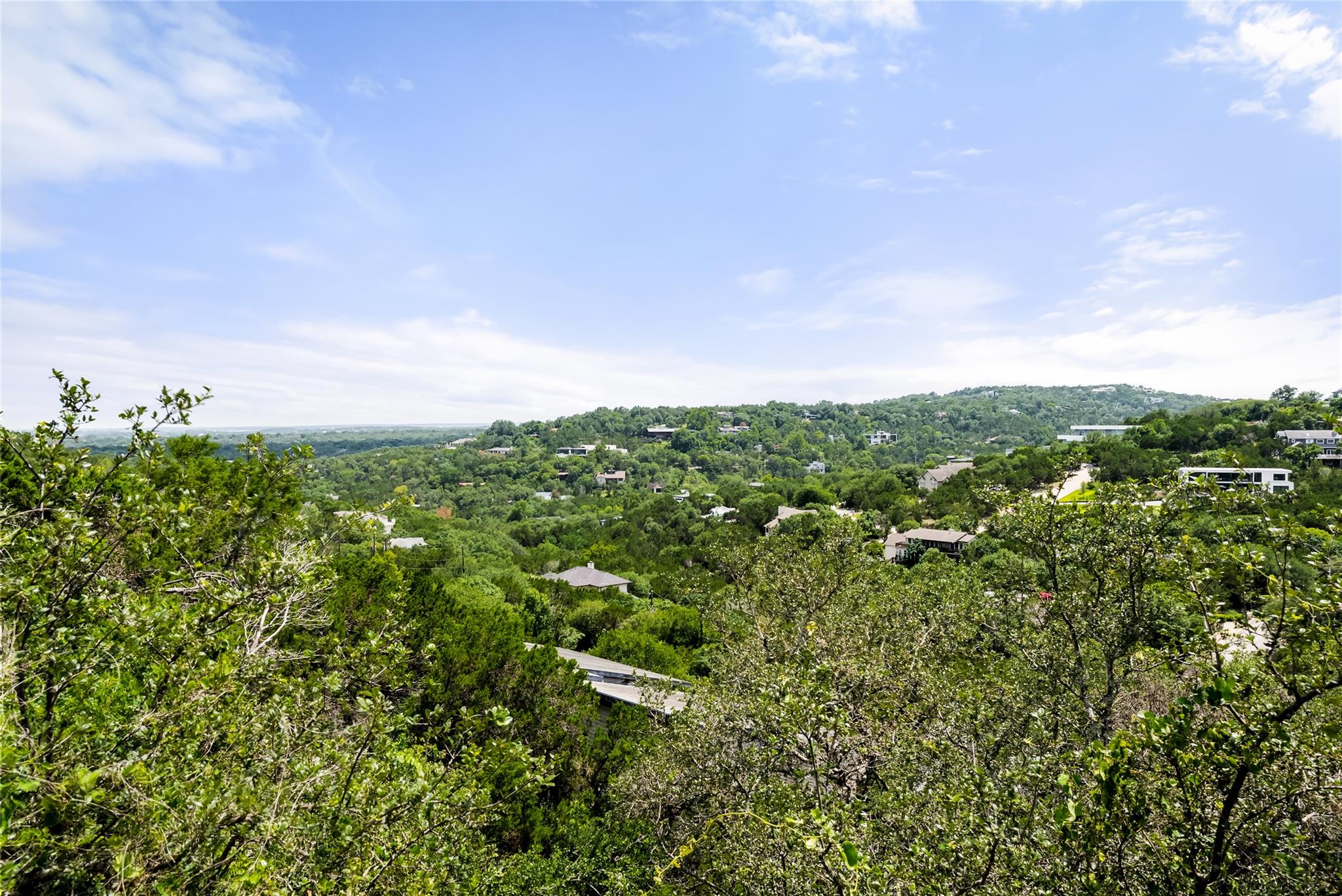 411 SKYLINE DR