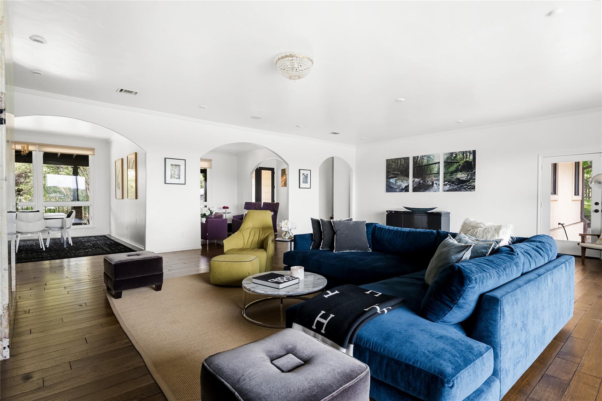 411 SKYLINE DR