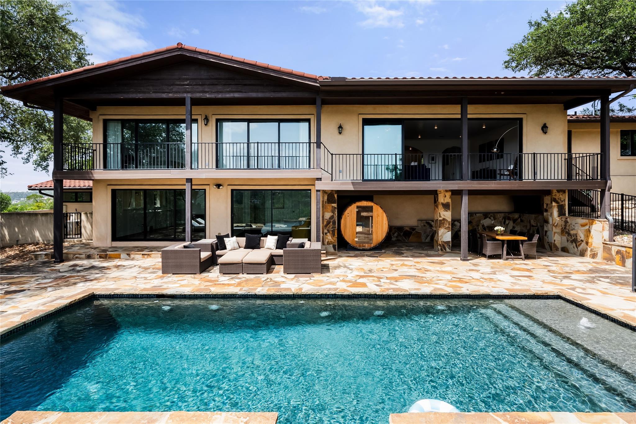 411 SKYLINE DR