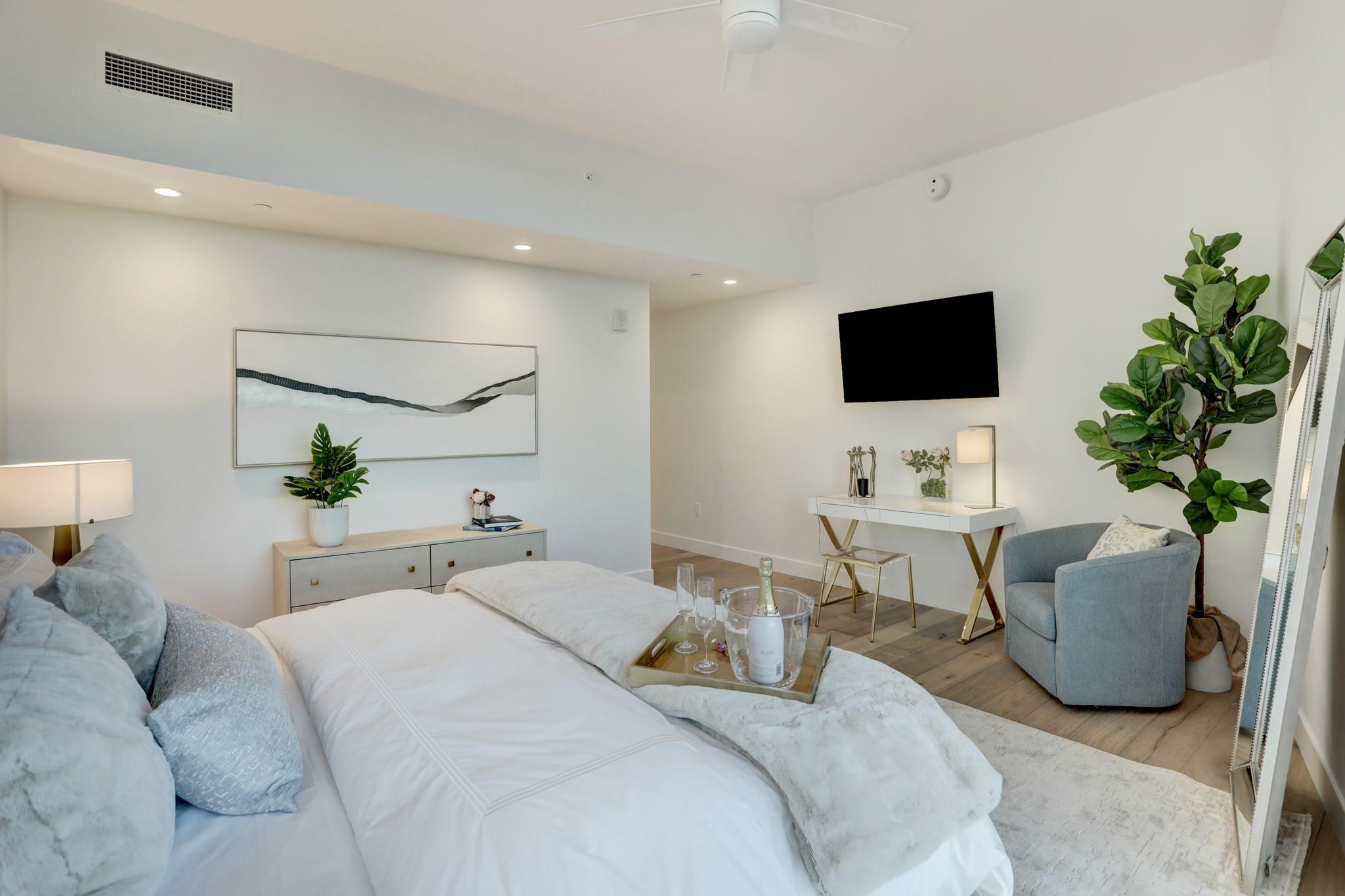 70 RAINEY ST # 2606, Austin Unit: 2606