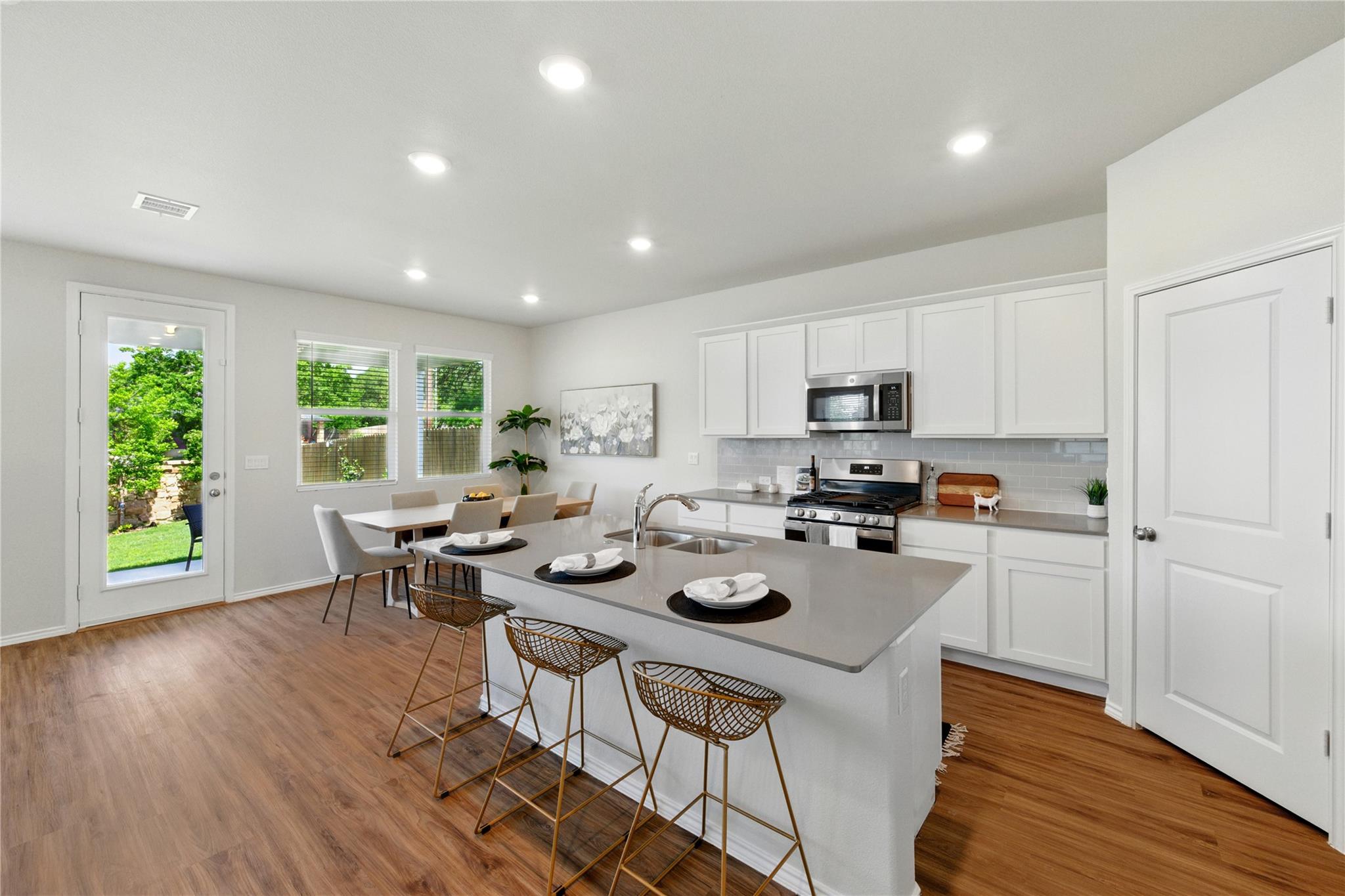 10207 Buster DR