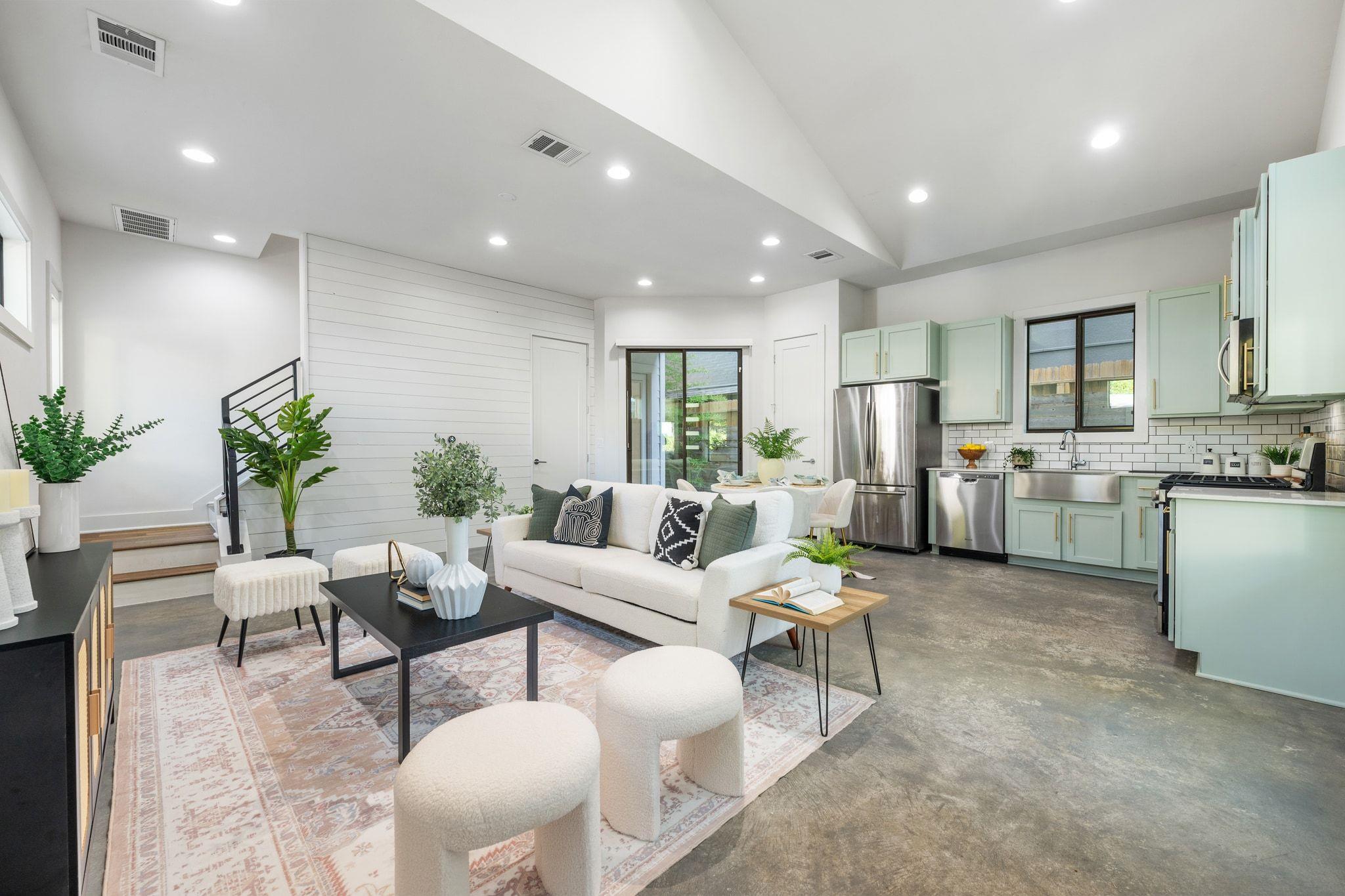 1118 Algarita Ave # 1