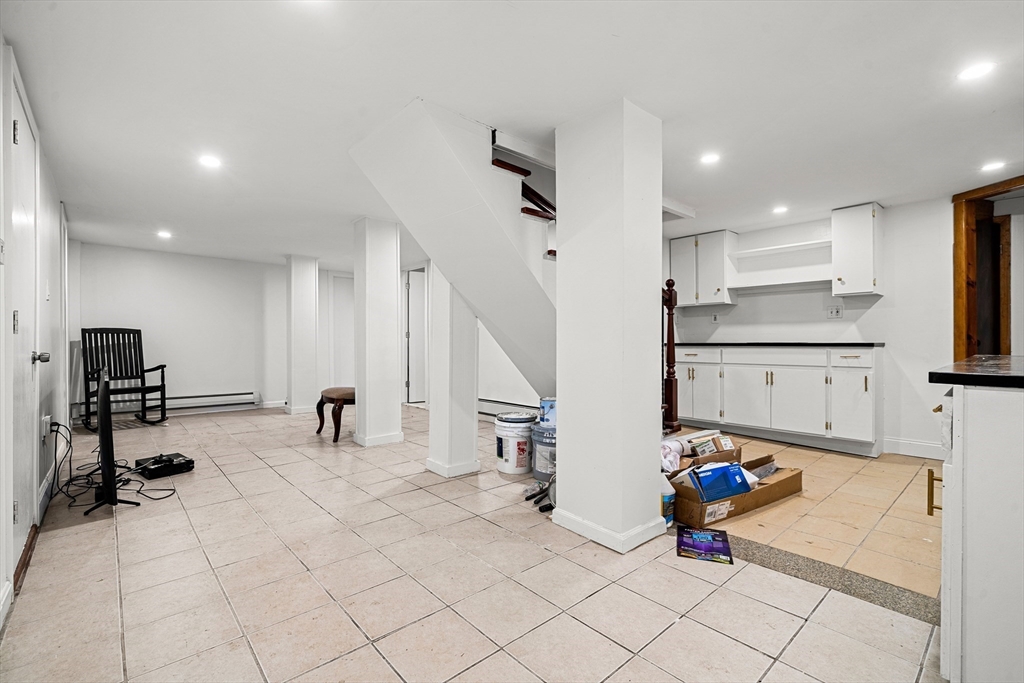 952 Bridge St
