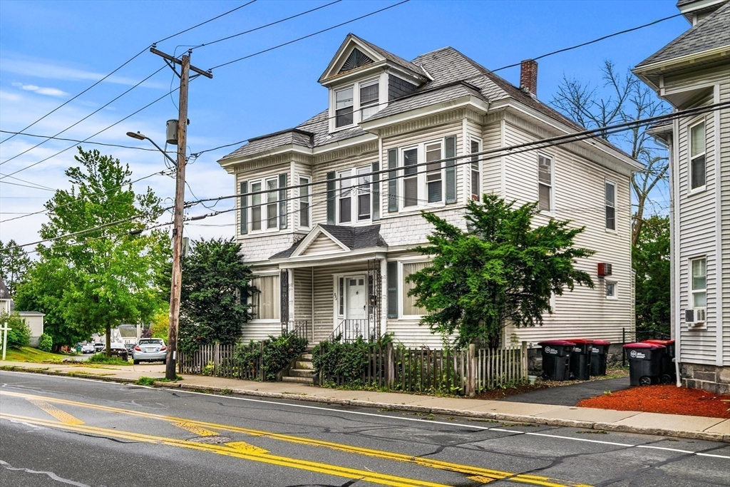 952 Bridge St