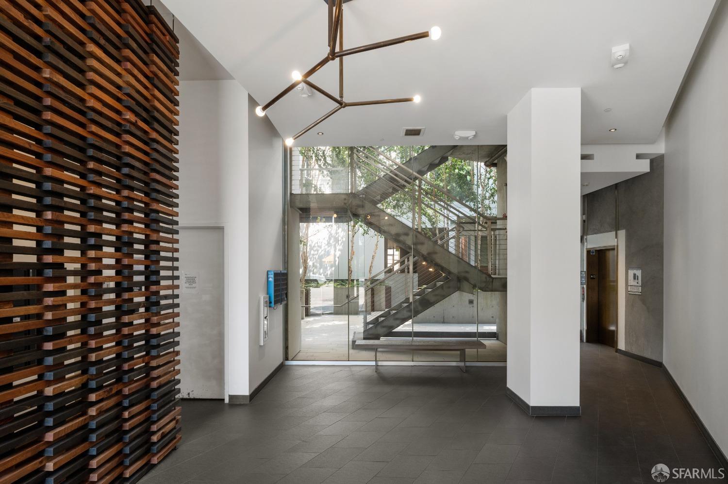 450 Hayes Street Unit: PH8