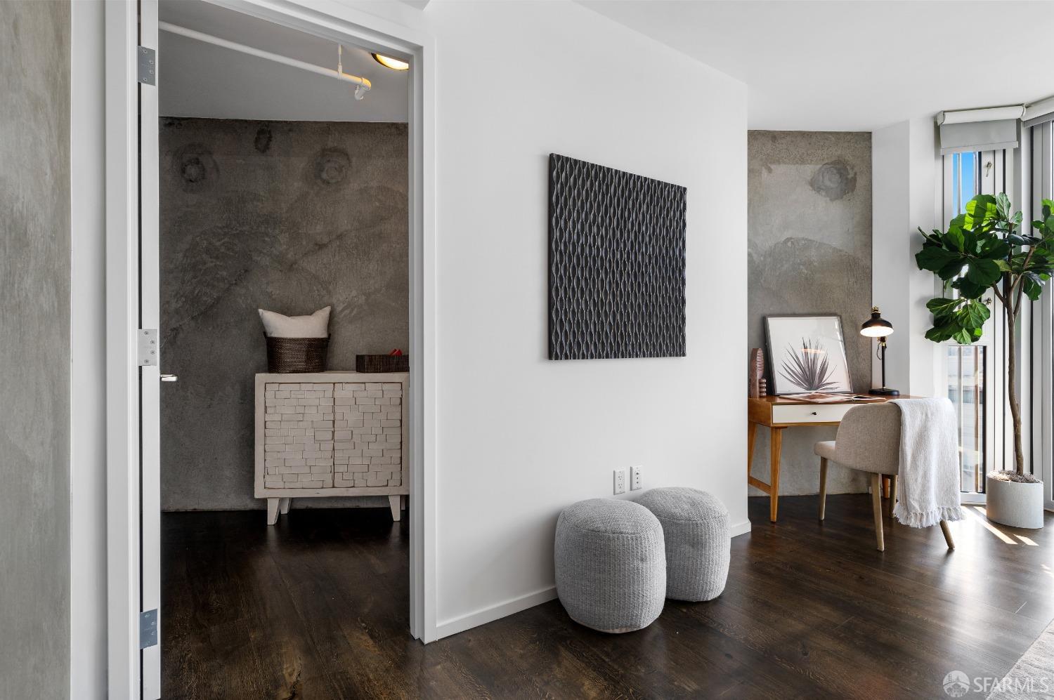 450 Hayes Street Unit: PH8