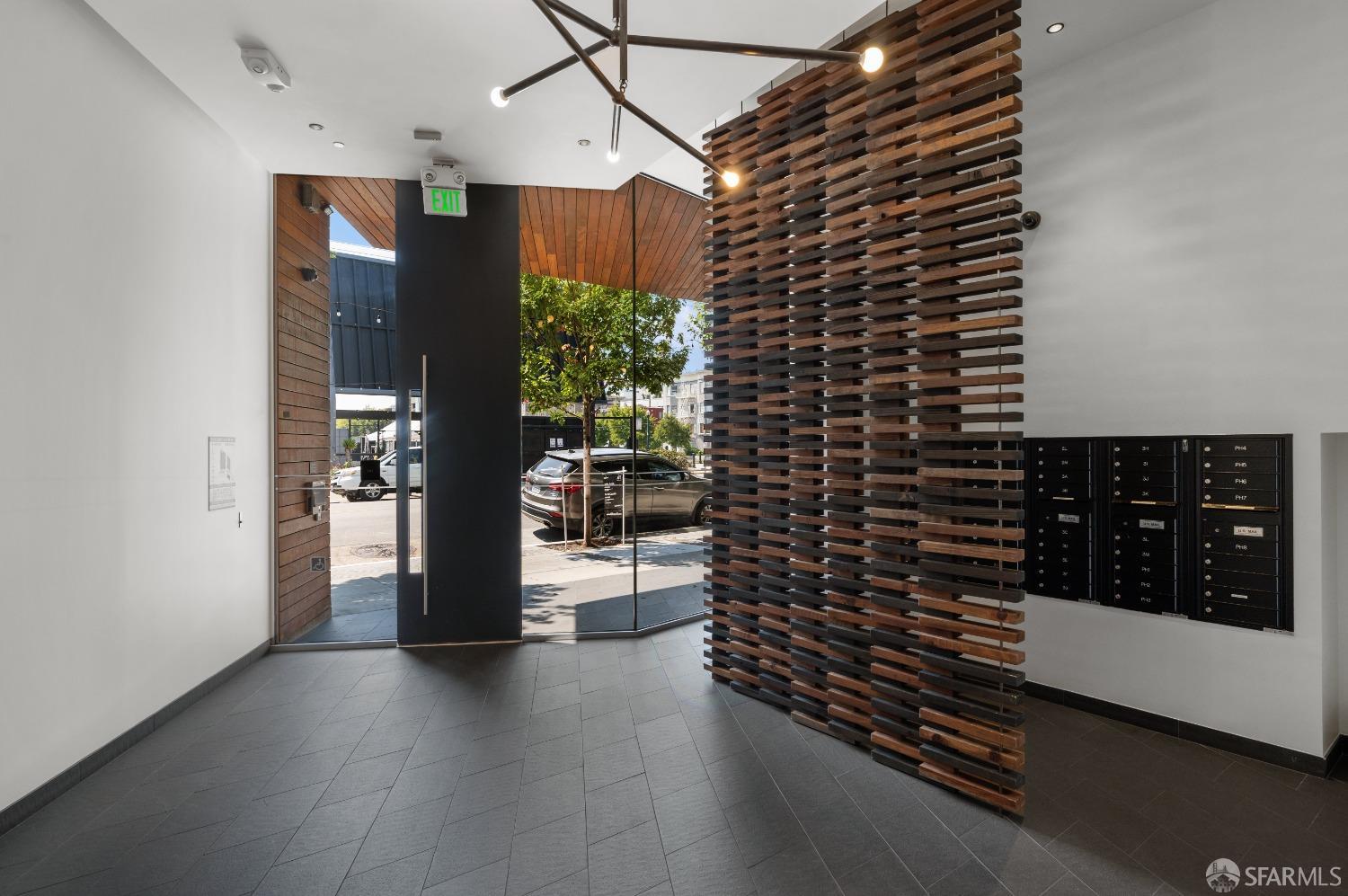 450 Hayes Street Unit: PH8