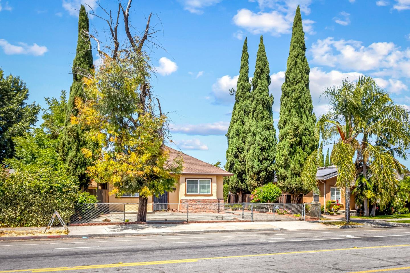 1915 East San Antonio Street