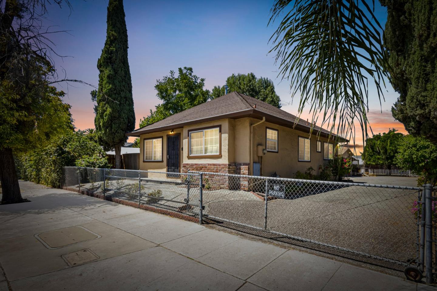 1915 East San Antonio Street