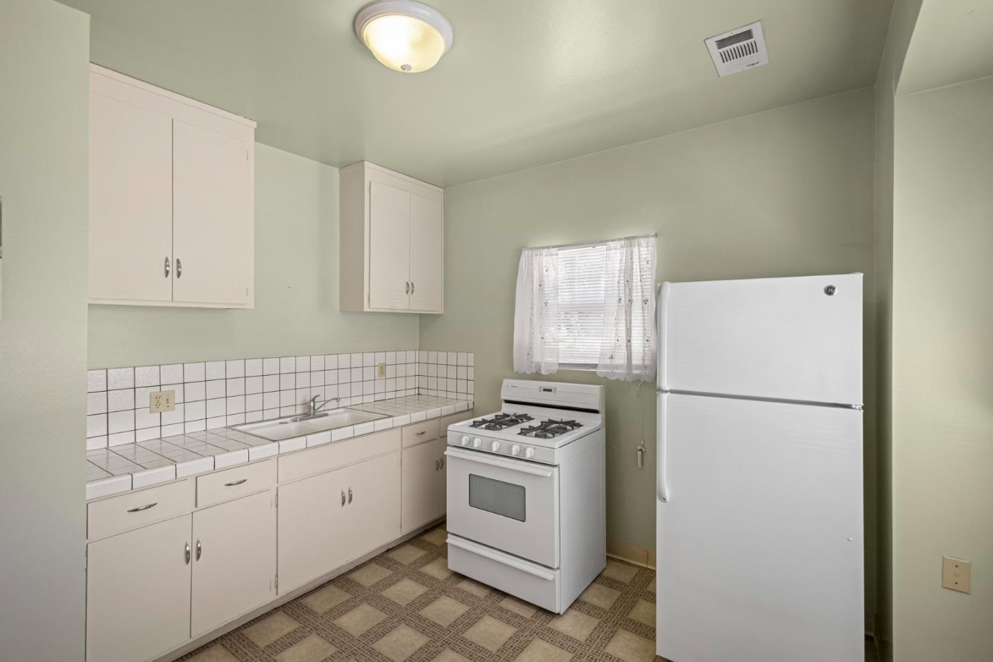 1915 East San Antonio Street