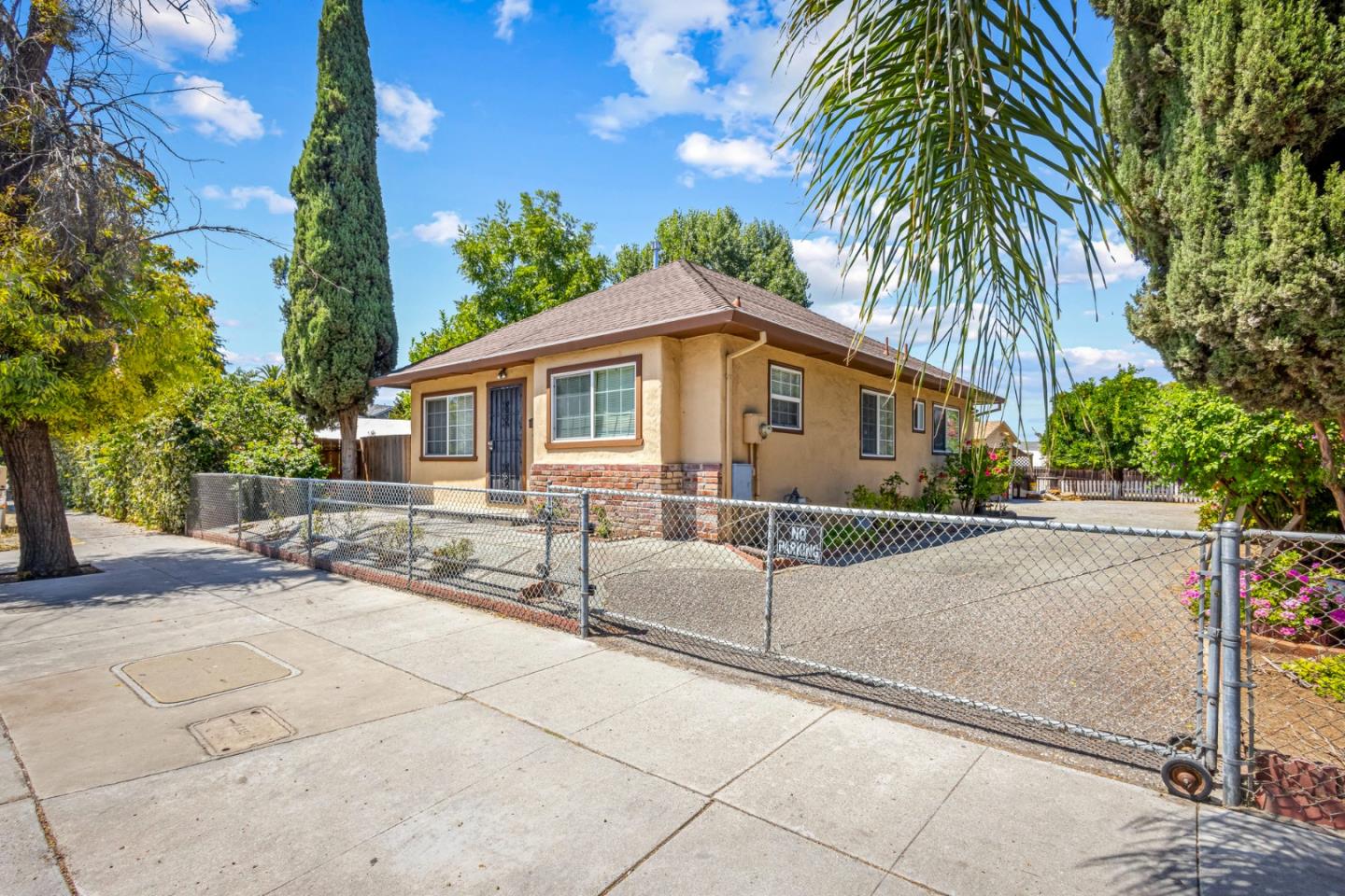 1915 East San Antonio Street