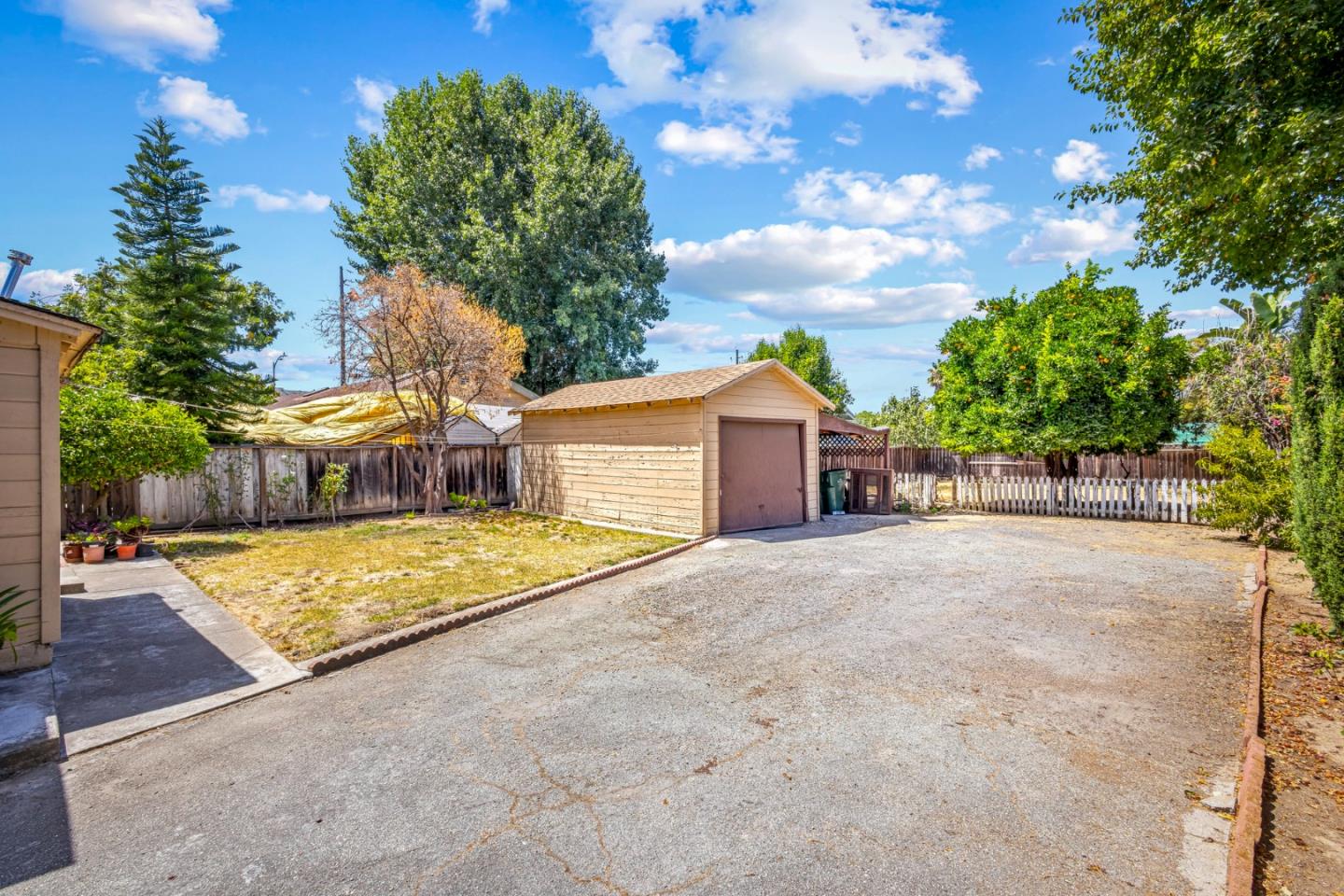 1915 East San Antonio Street