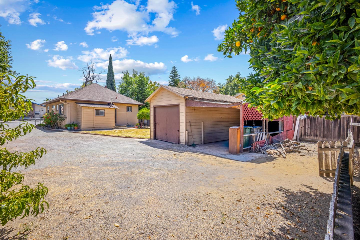 1915 East San Antonio Street