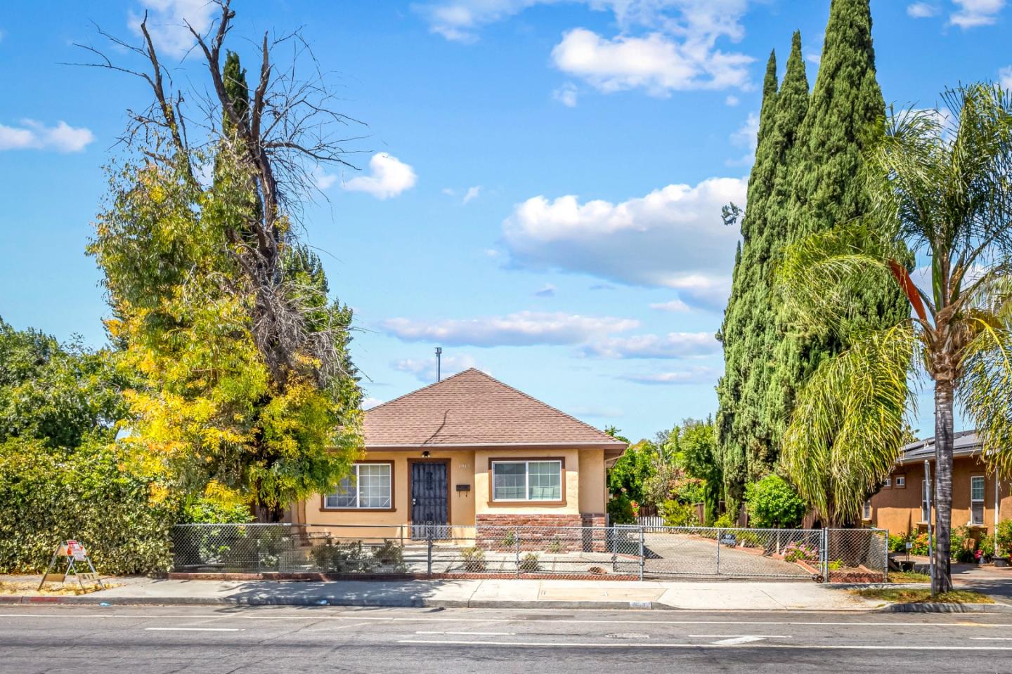 1915 East San Antonio Street