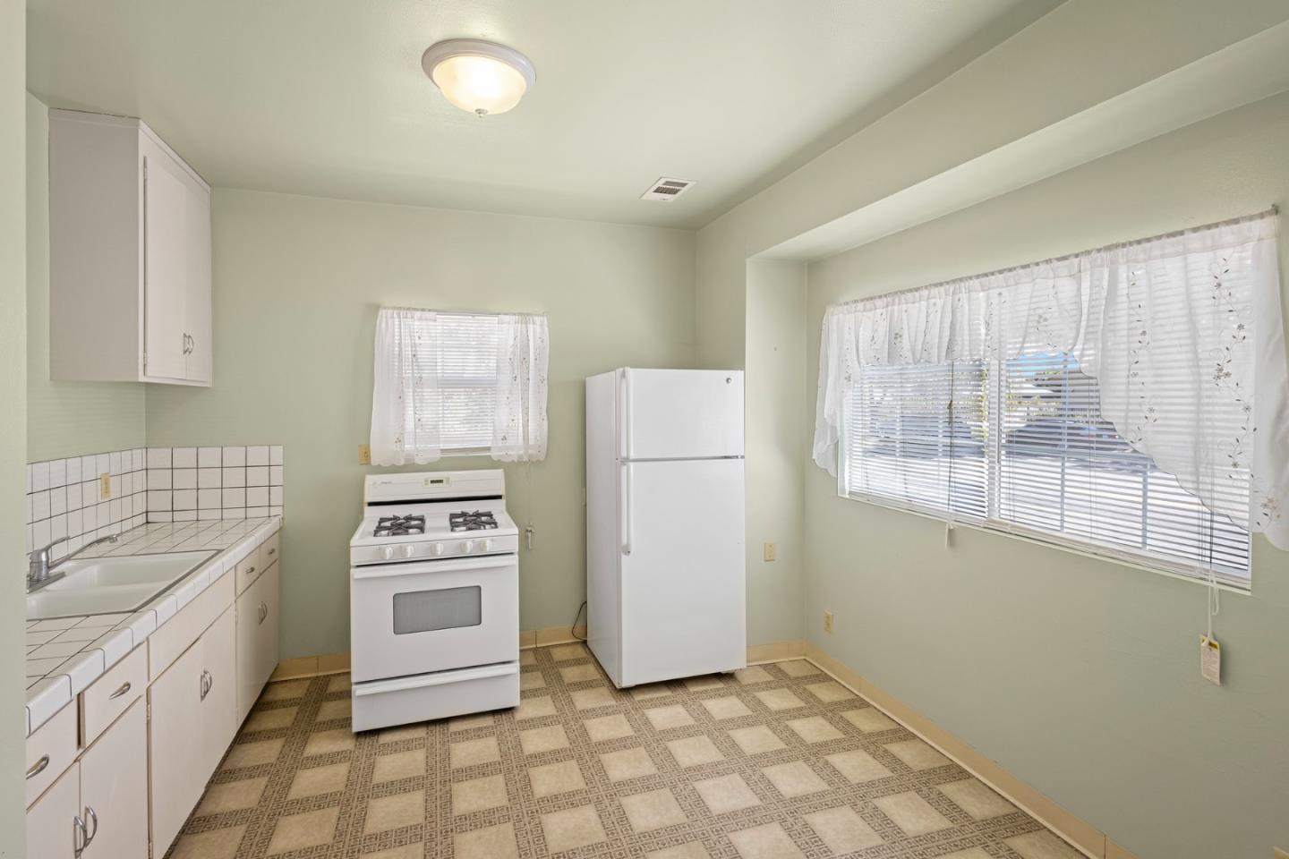 1915 East San Antonio Street