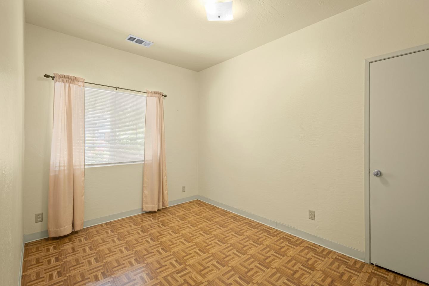 1915 East San Antonio Street