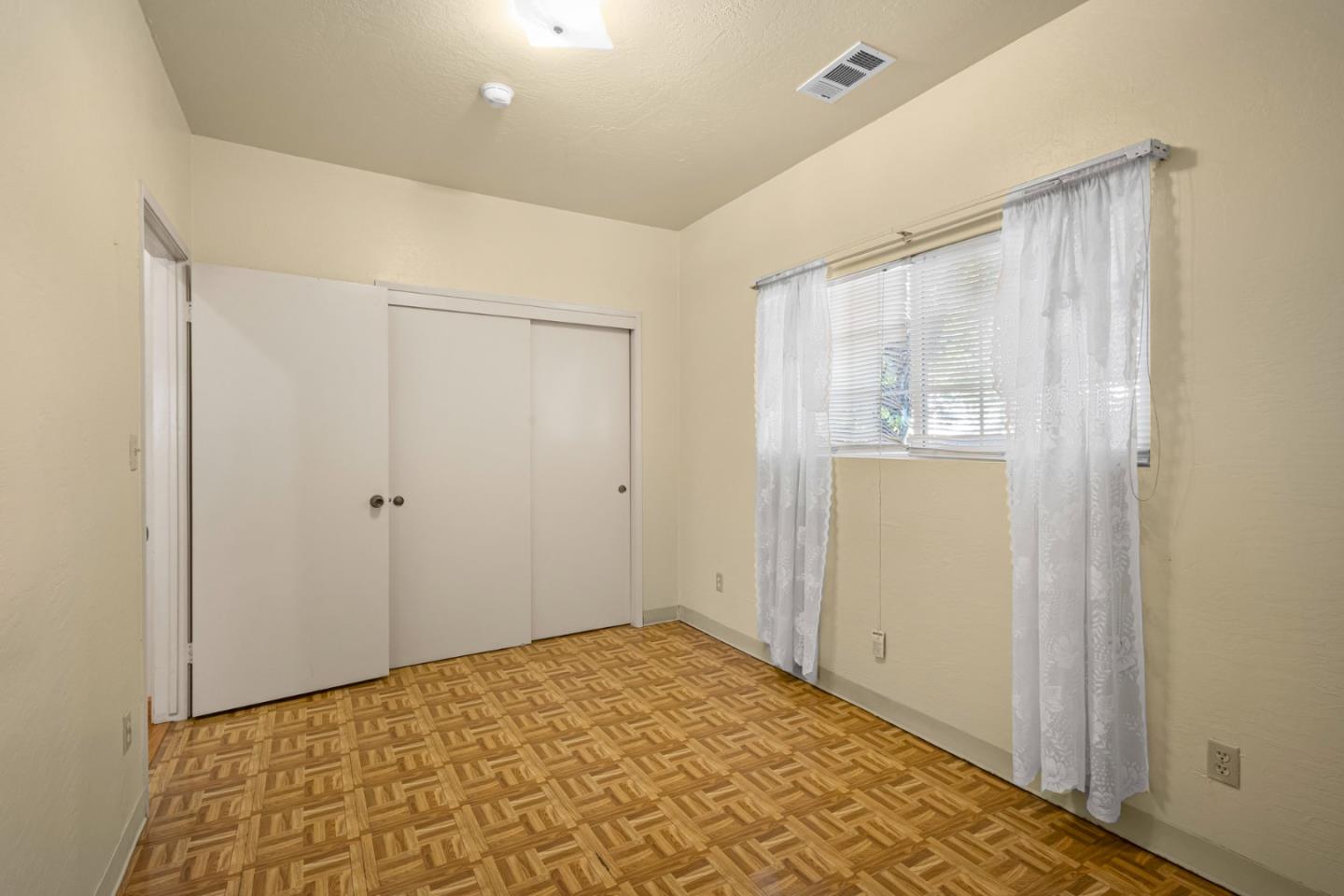 1915 East San Antonio Street