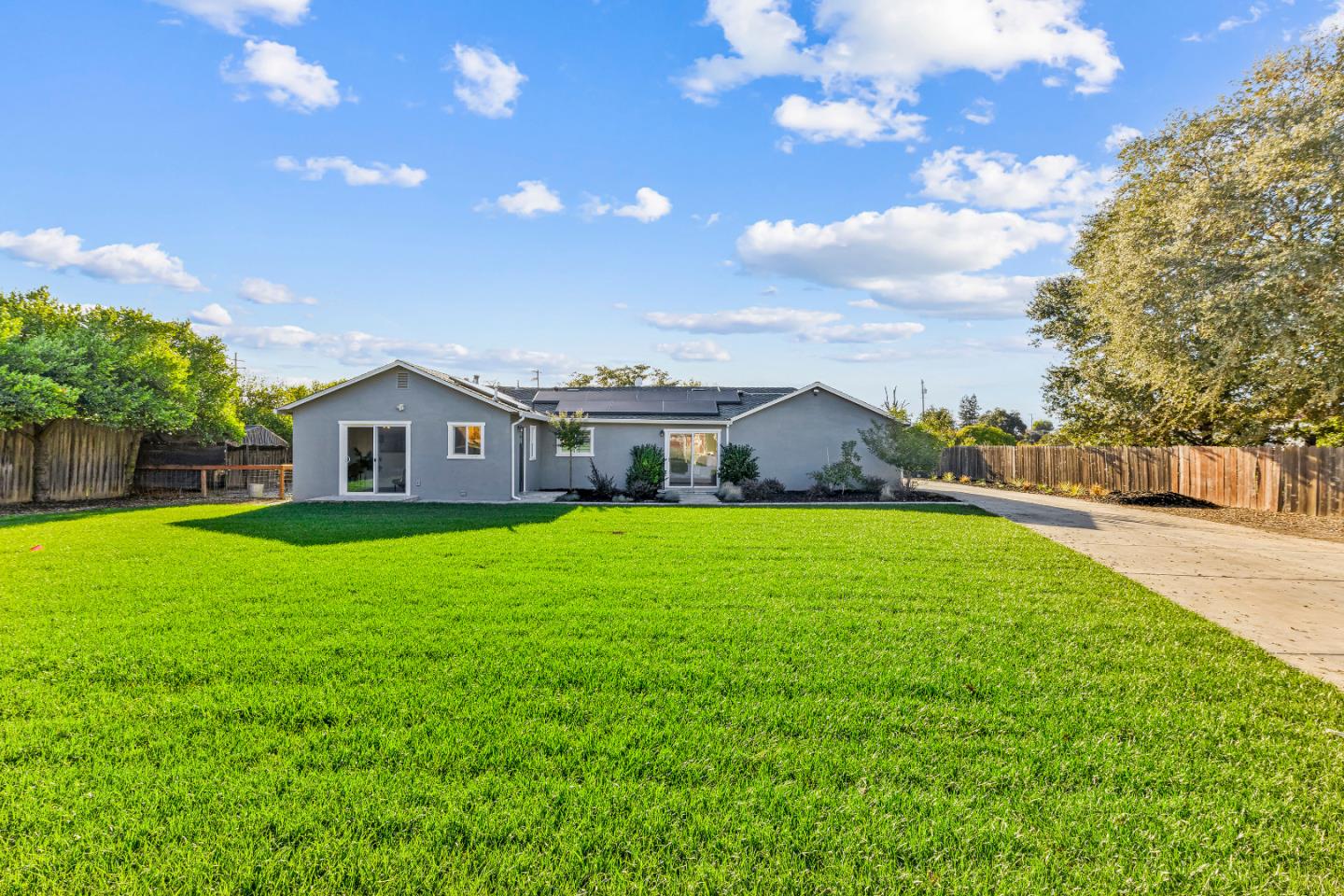 11840 Foothill Avenue