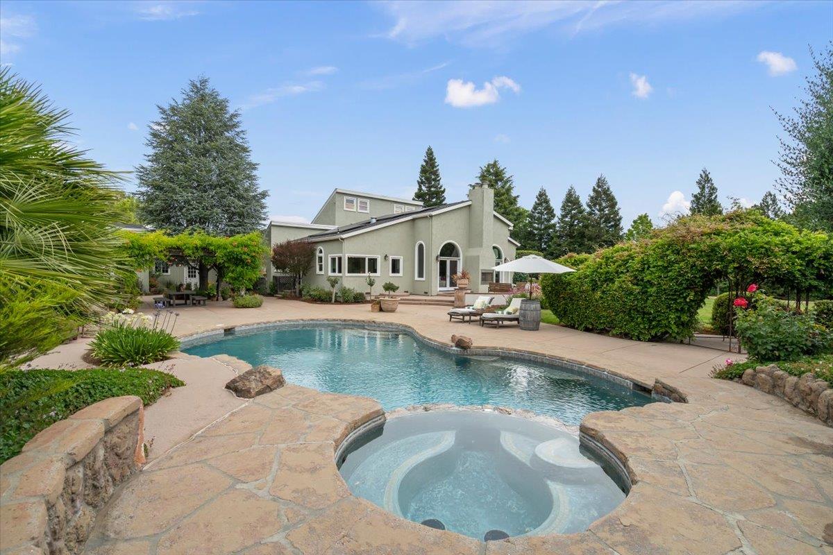 8859 Poppy LN
