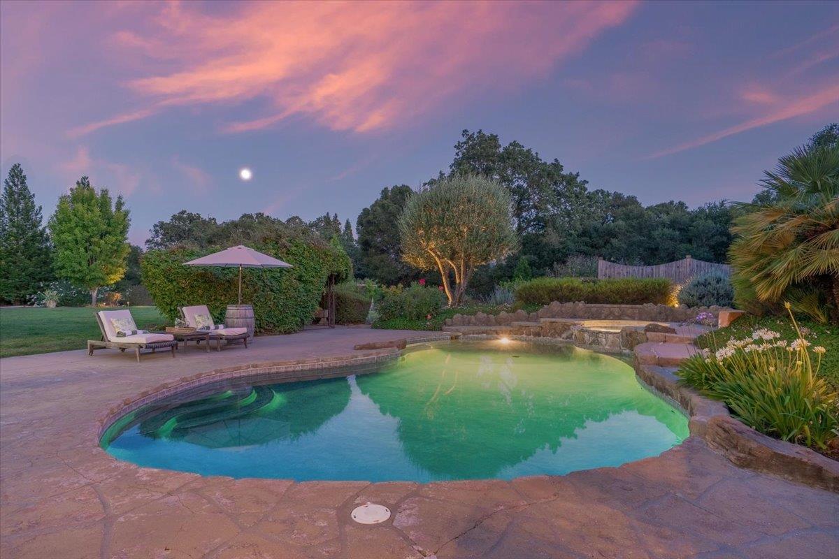 8859 Poppy LN