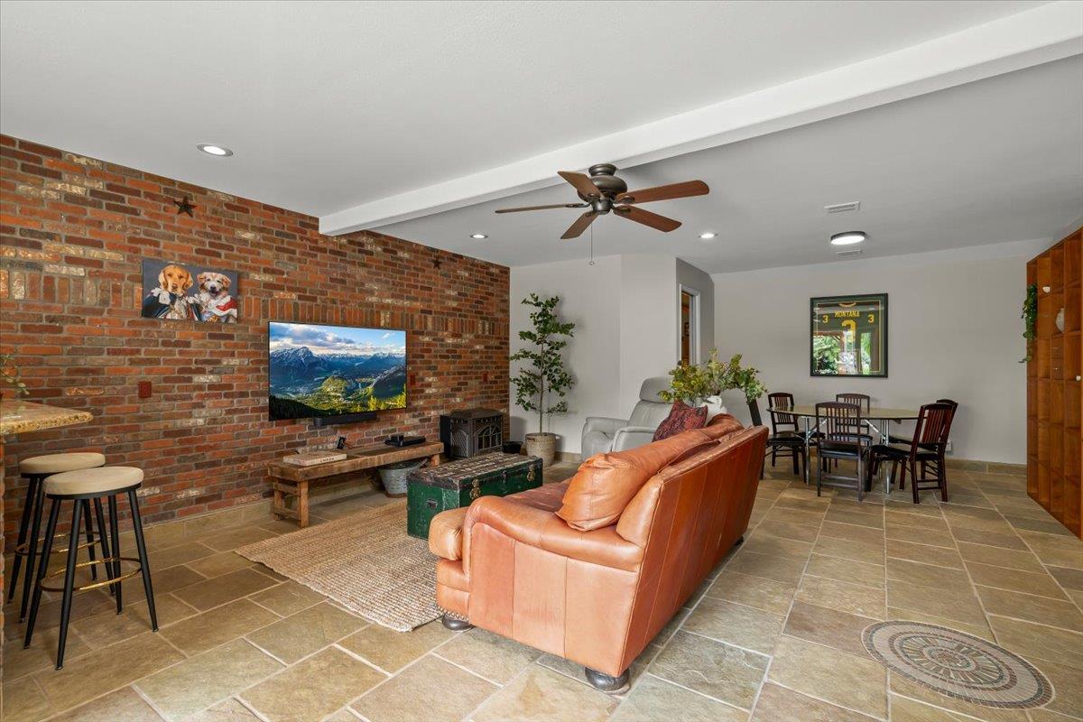 8859 Poppy LN