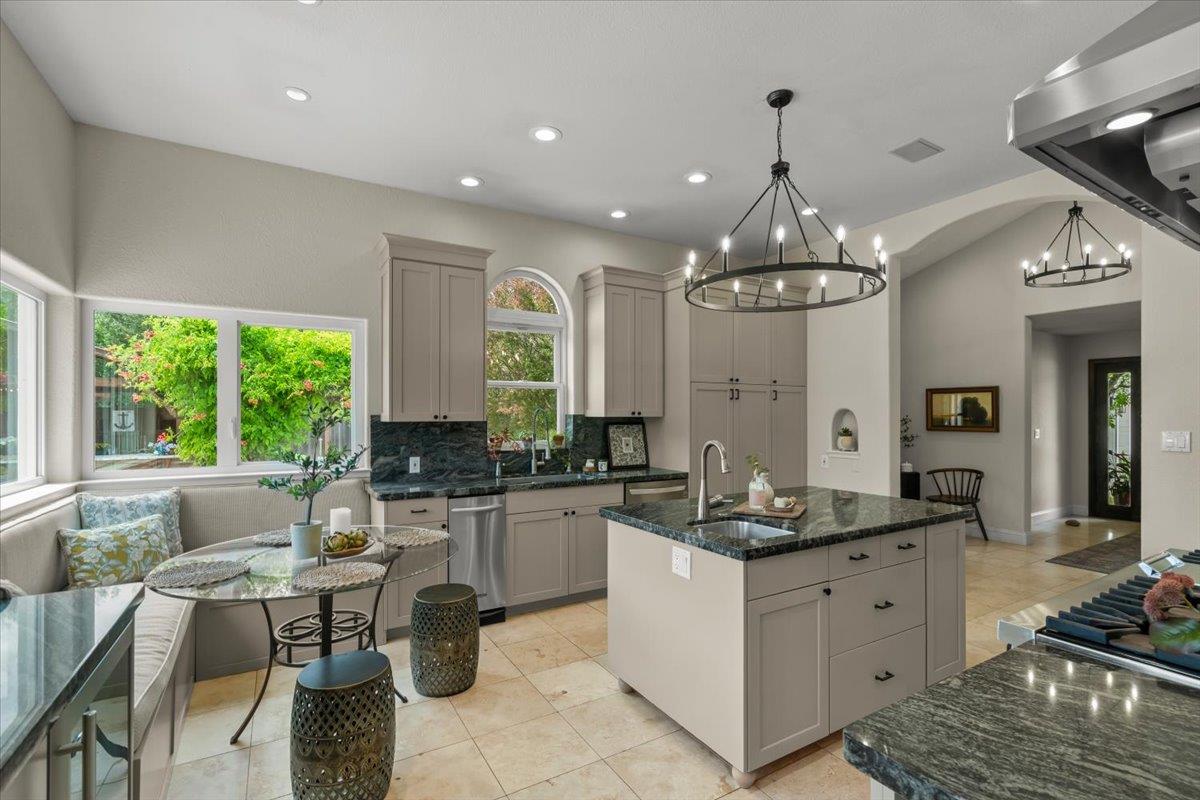 8859 Poppy LN
