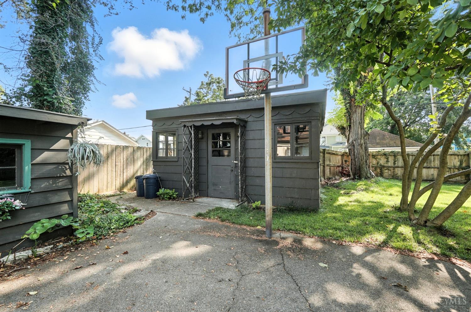 306 N Dick Avenue