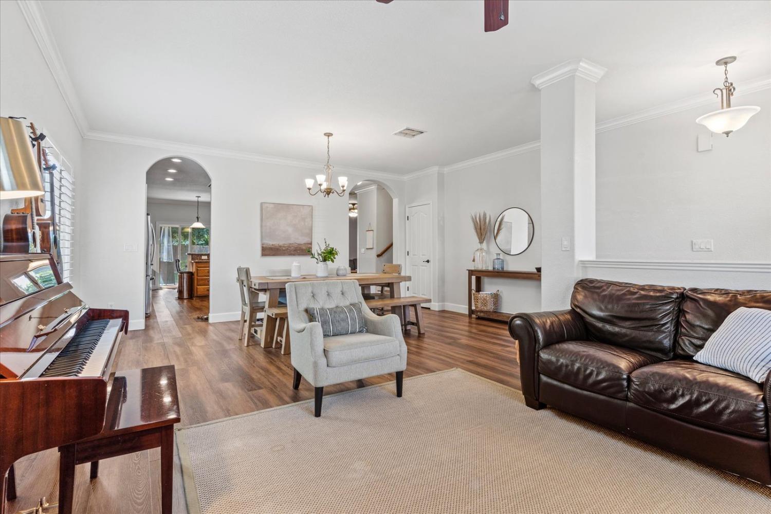 1854 633 Genoa Court