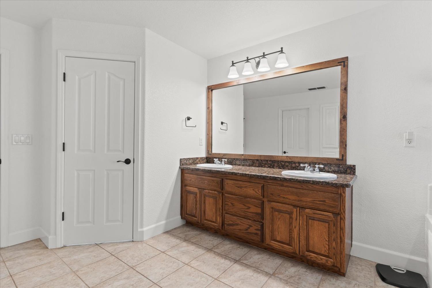 1854 633 Genoa Court