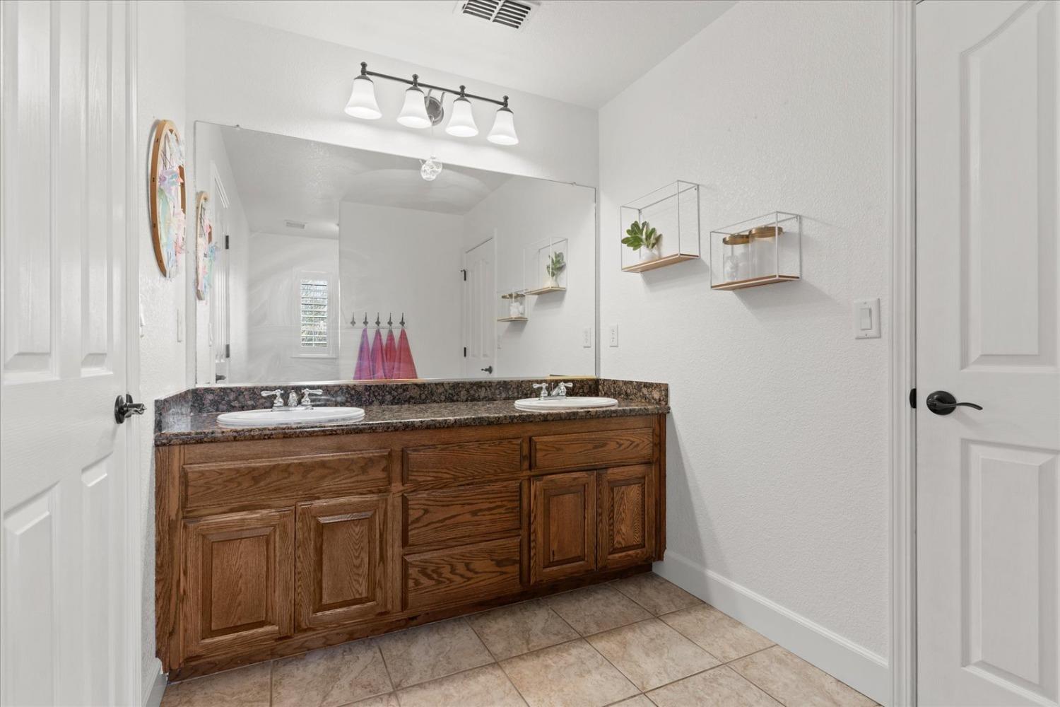 1854 633 Genoa Court