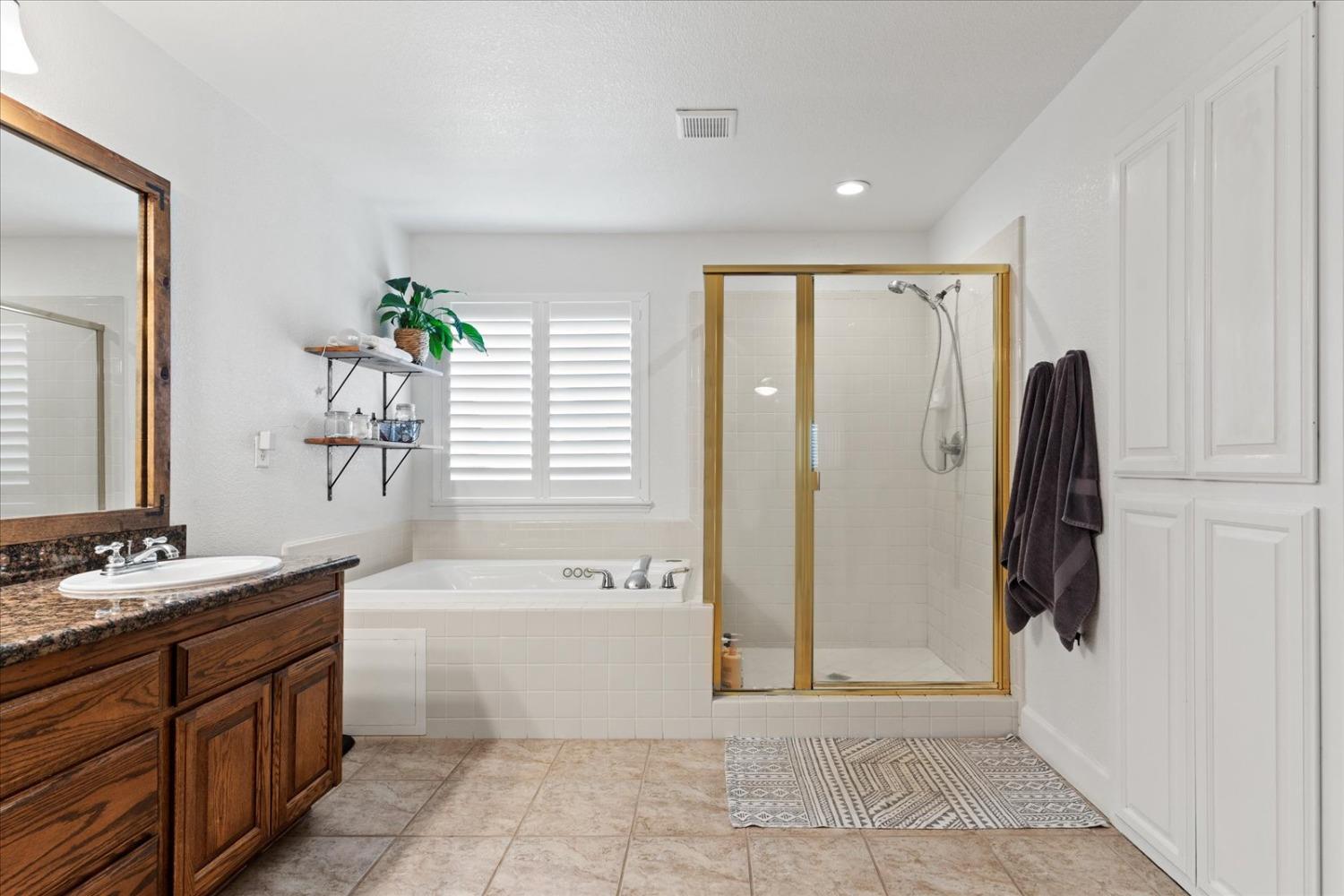 1854 633 Genoa Court