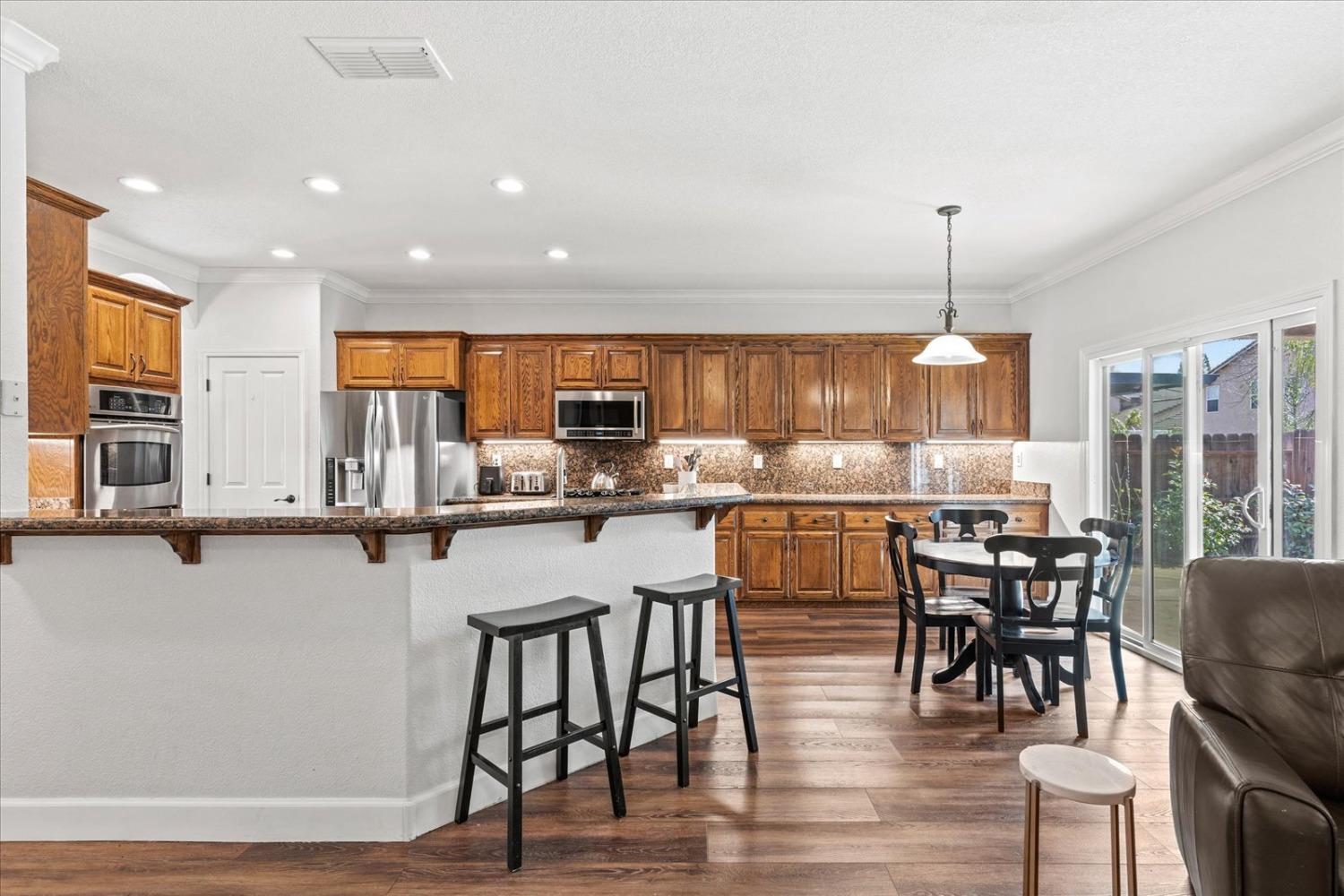 1854 633 Genoa Court