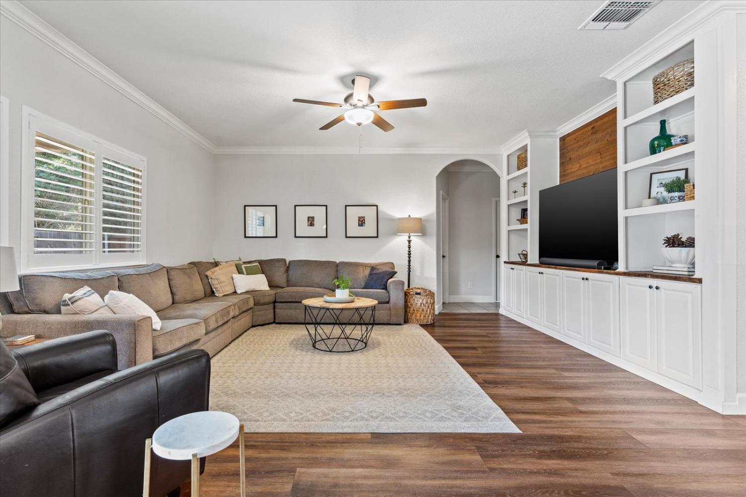 1854 633 Genoa Court