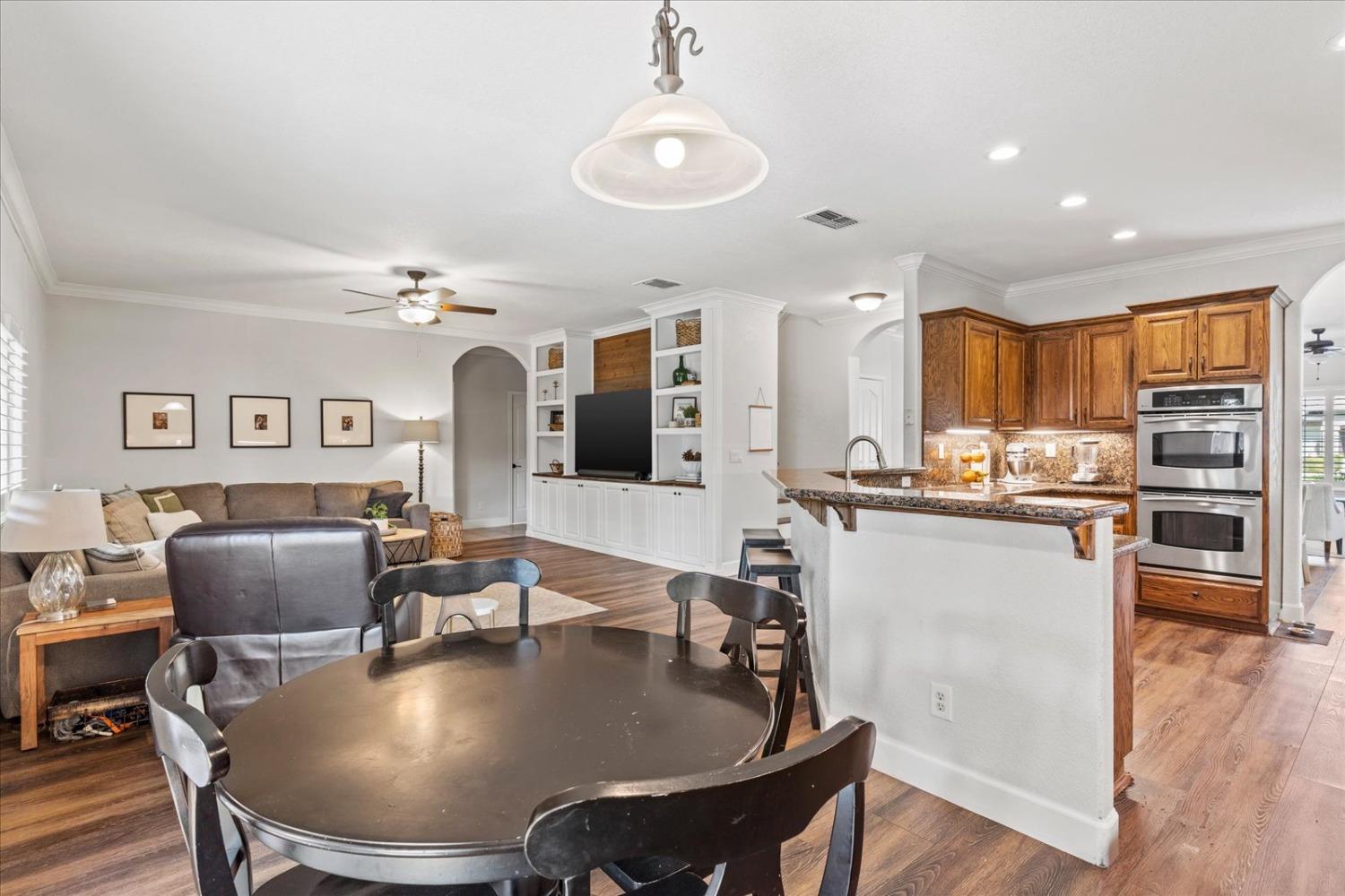 1854 633 Genoa Court