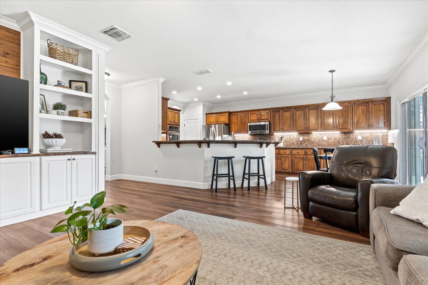 1854 633 Genoa Court