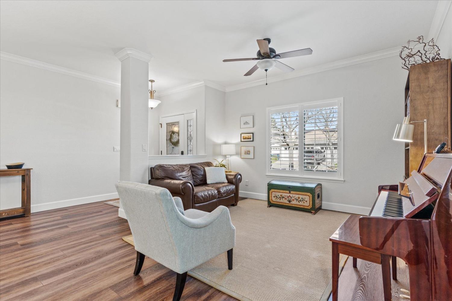 1854 633 Genoa Court